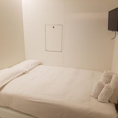 Bed & Boarding Hotel Наполи Екстериор снимка